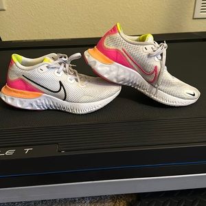 Women’s Nike Renew Run size 8